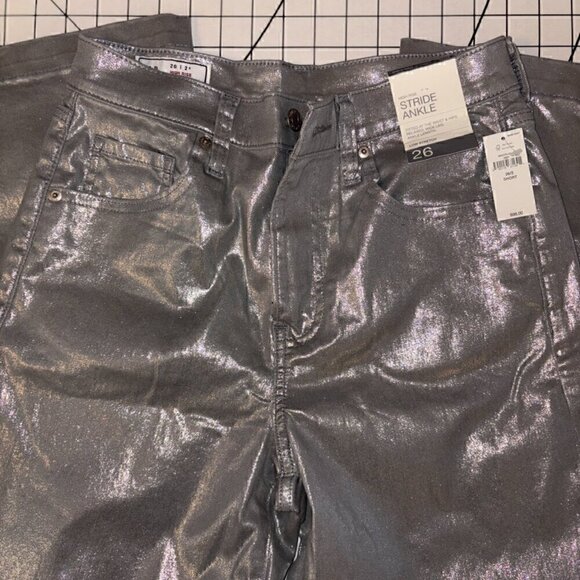 NWT Gap High Rise Shiny Silver Metallic '90s Straight Jeans - Size 26/2 - Short - Picture 4 of 11